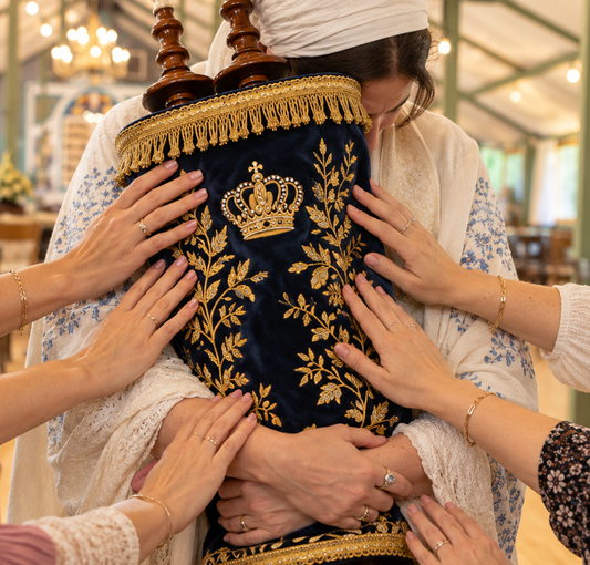 Twenty hands on the Torah